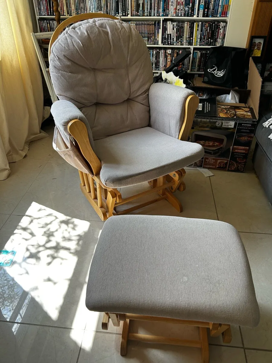 Nursing chair for sale - Image 2