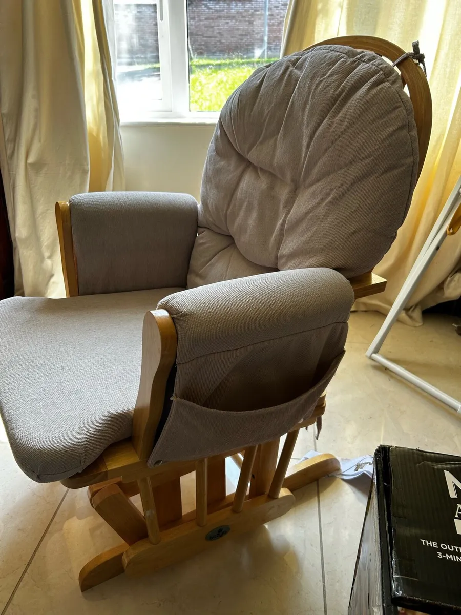 Nursing chair for sale - Image 4