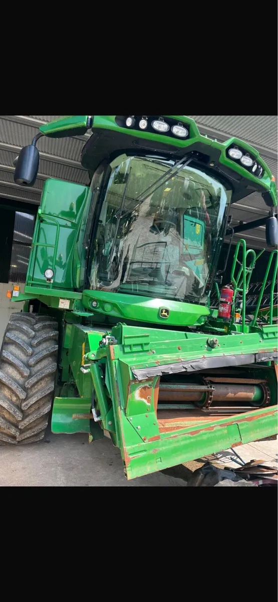 John Deere T560 combine - Image 2