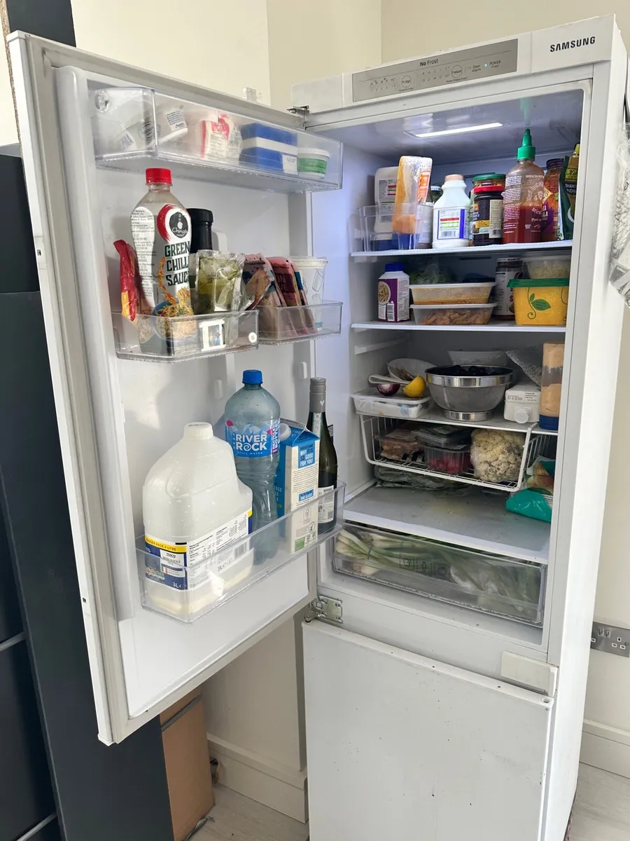 Samsung integrated 70/30 fridge freezer - Image 3