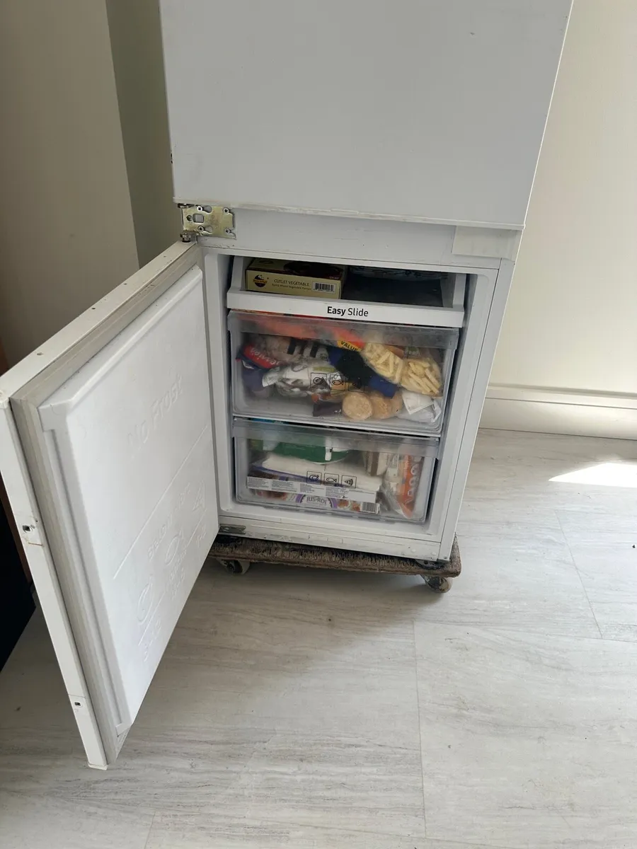 Samsung integrated 70/30 fridge freezer - Image 4