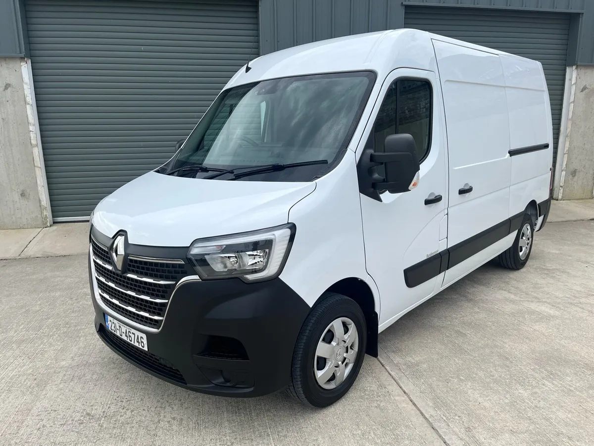 (231) Renault Master MM35 Business Plus 2023 - Image 2