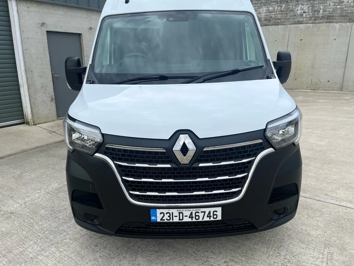 (231) Renault Master MM35 Business Plus 2023 - Image 3