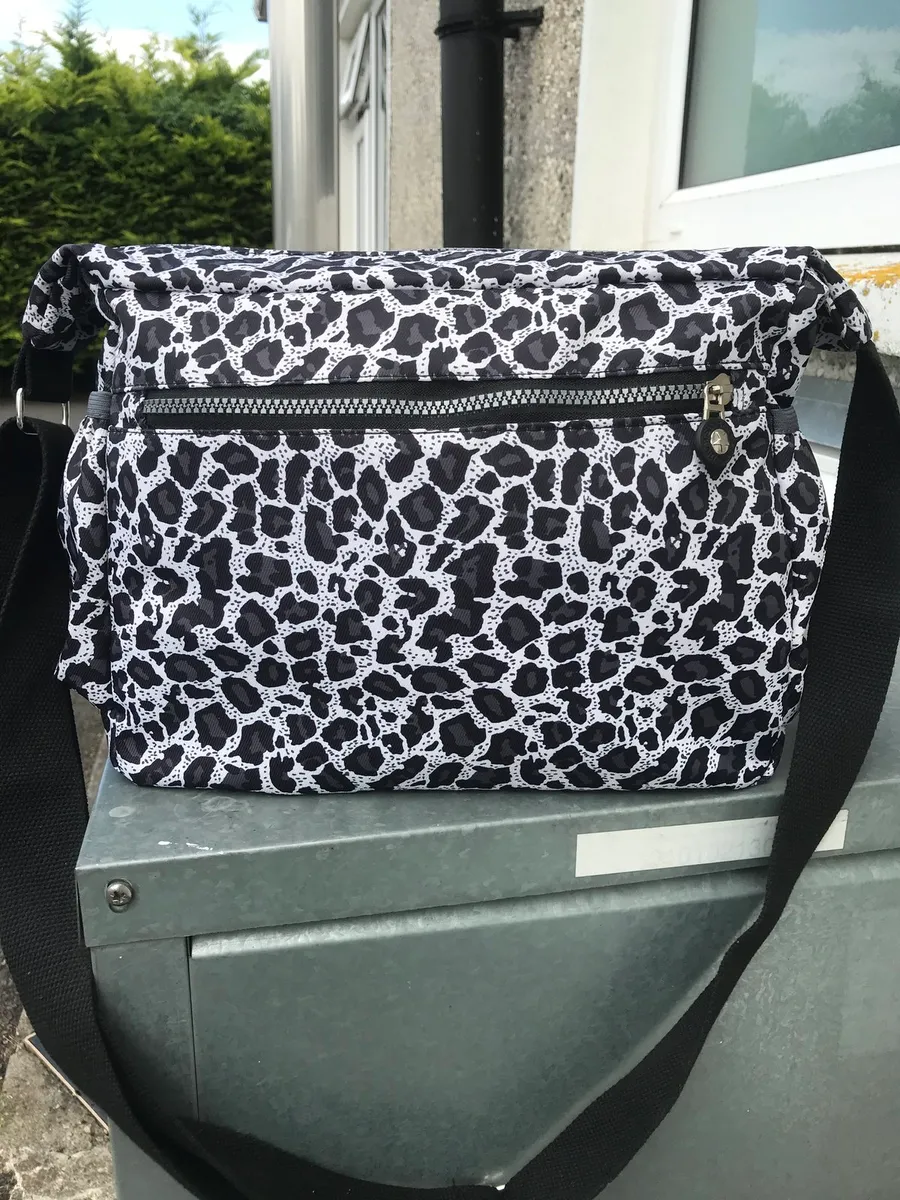 Brand New Black & White Shoulderbag  €20 - Image 3