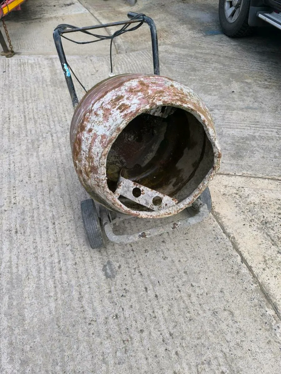Cement mixer - Image 1