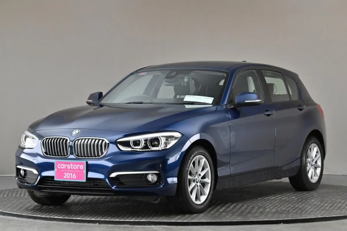 BMW 1 Series 118i Auto 5DR  2tone Interior revers - Image 3