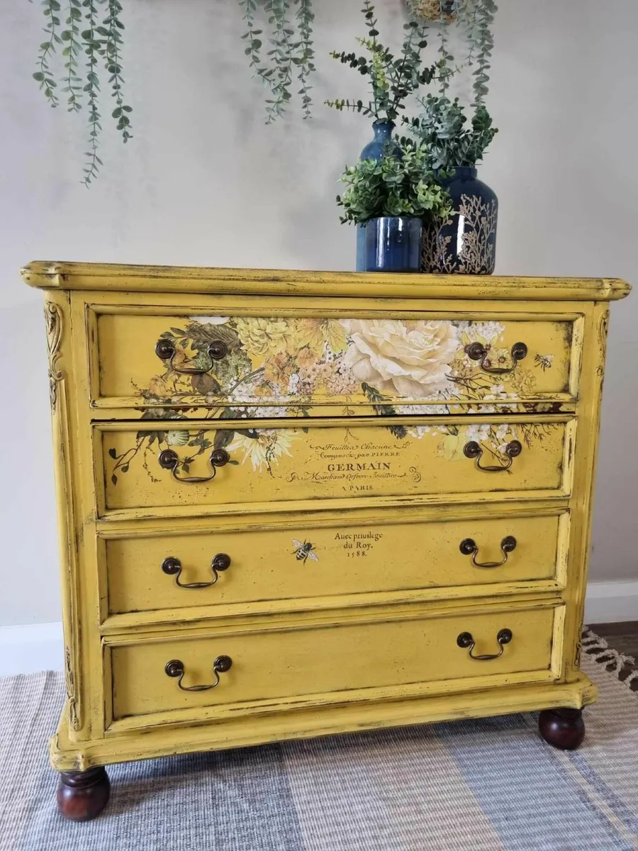 Chest of drawers - Image 1
