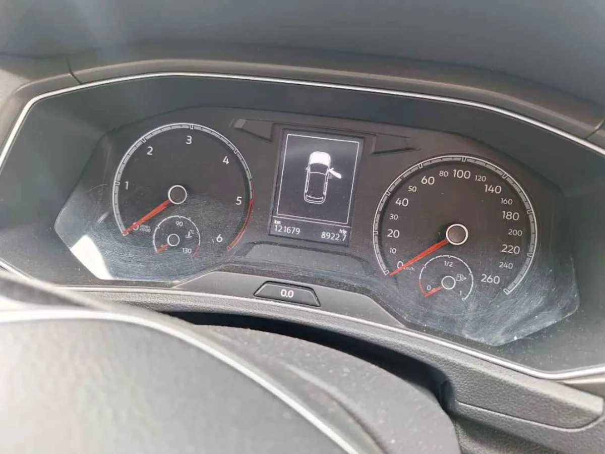 Volkswagen T-roc Design 1.6tdi M6f 115hp - Image 2