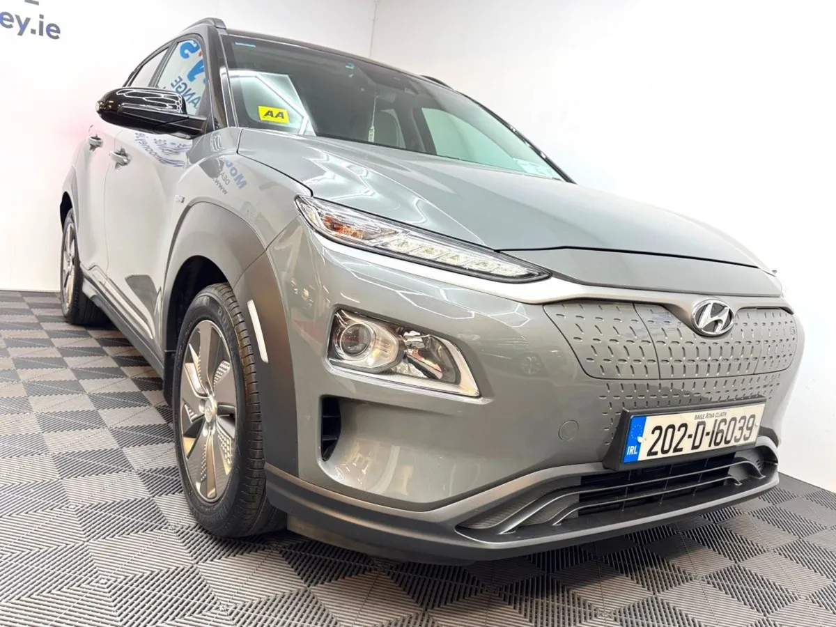 Hyundai Kona Kona EV Premium 64 kWh Two Tone Roof - Image 3