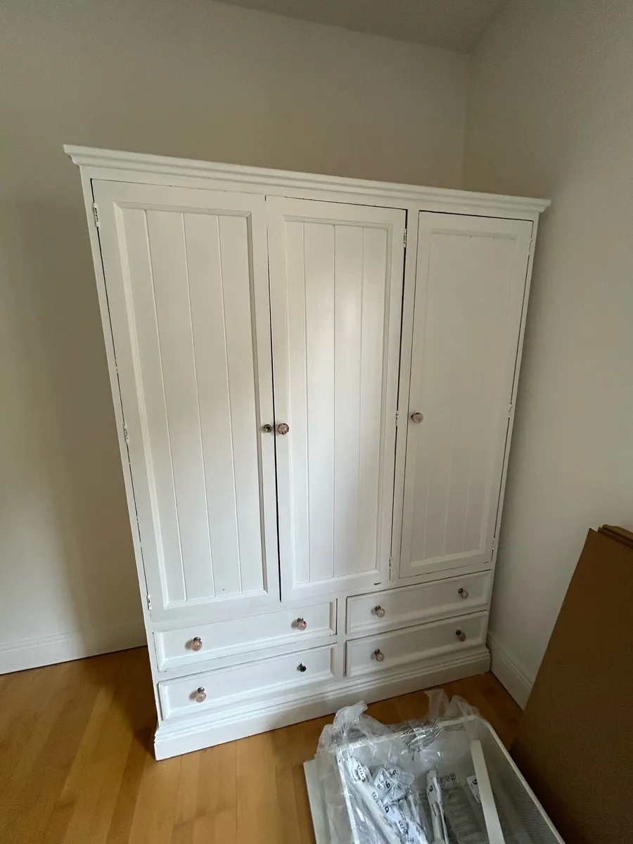 Wardrobe - FREE - Image 1