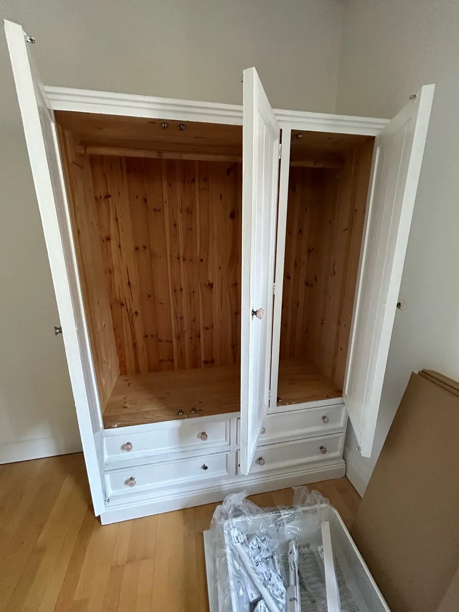 Wardrobe - FREE - Image 2