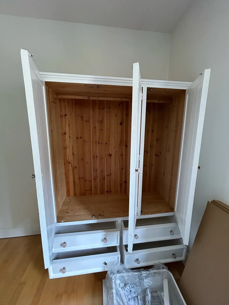 Wardrobe - FREE - Image 3