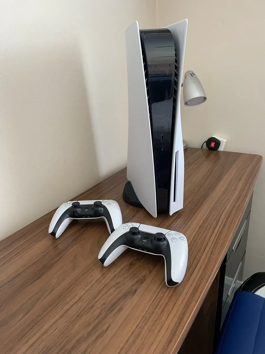 PlayStation 5 Disc Edition in Perfect Condition - Image 3