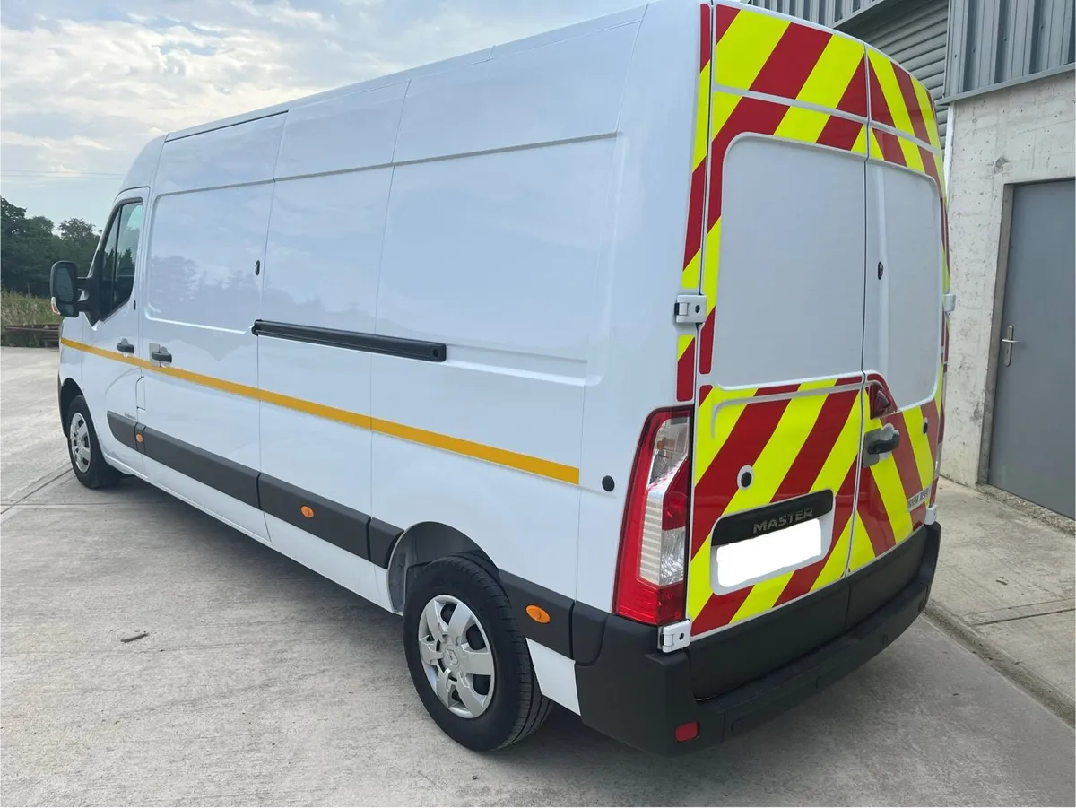 (231) Renault Master Business Plus 2023 - Image 3