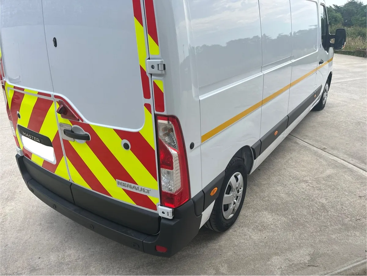 (231) Renault Master Business Plus 2023 - Image 4