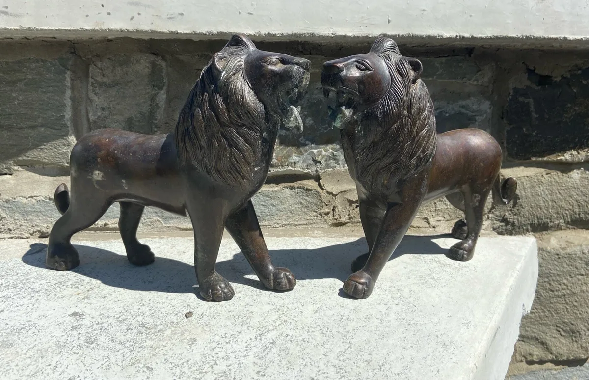 Superb Pair of 19th Century Bronze Lions - Image 1