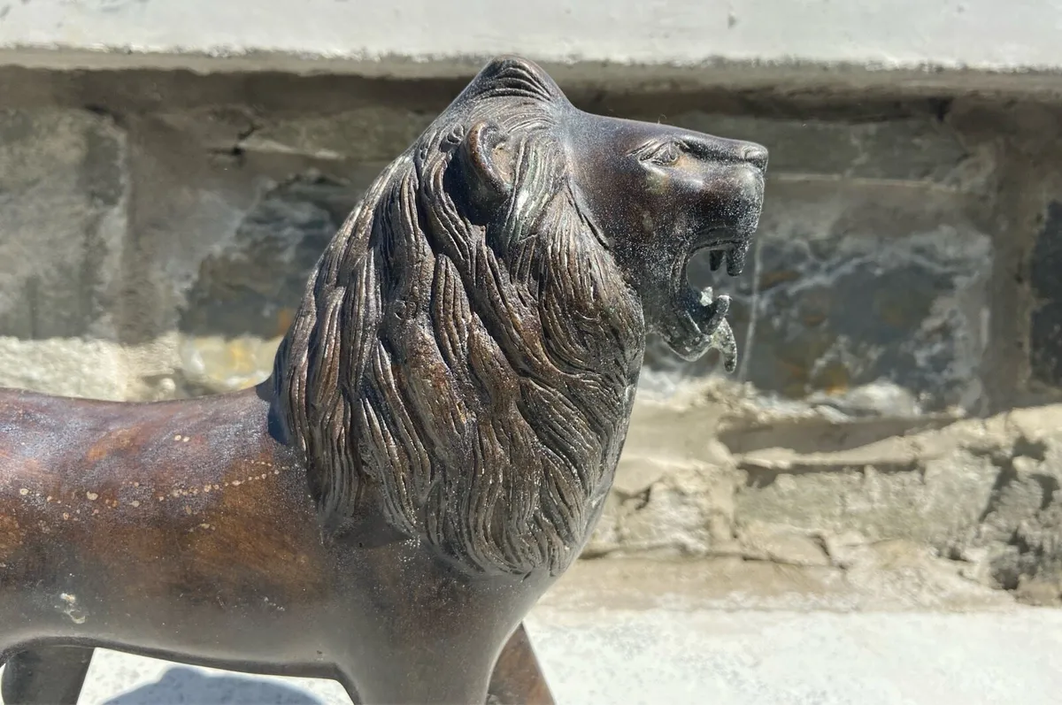 Superb Pair of 19th Century Bronze Lions - Image 4