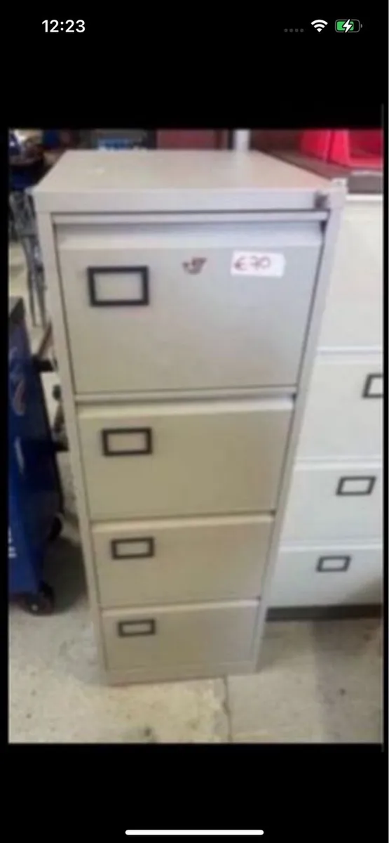 Filling cabinet with key - Image 1