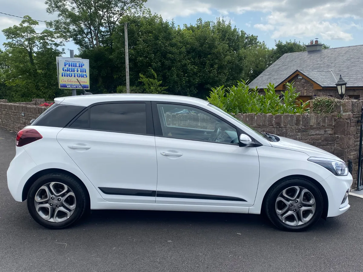 Hyundai i20 Deluxe Plus one owner from new - Image 4