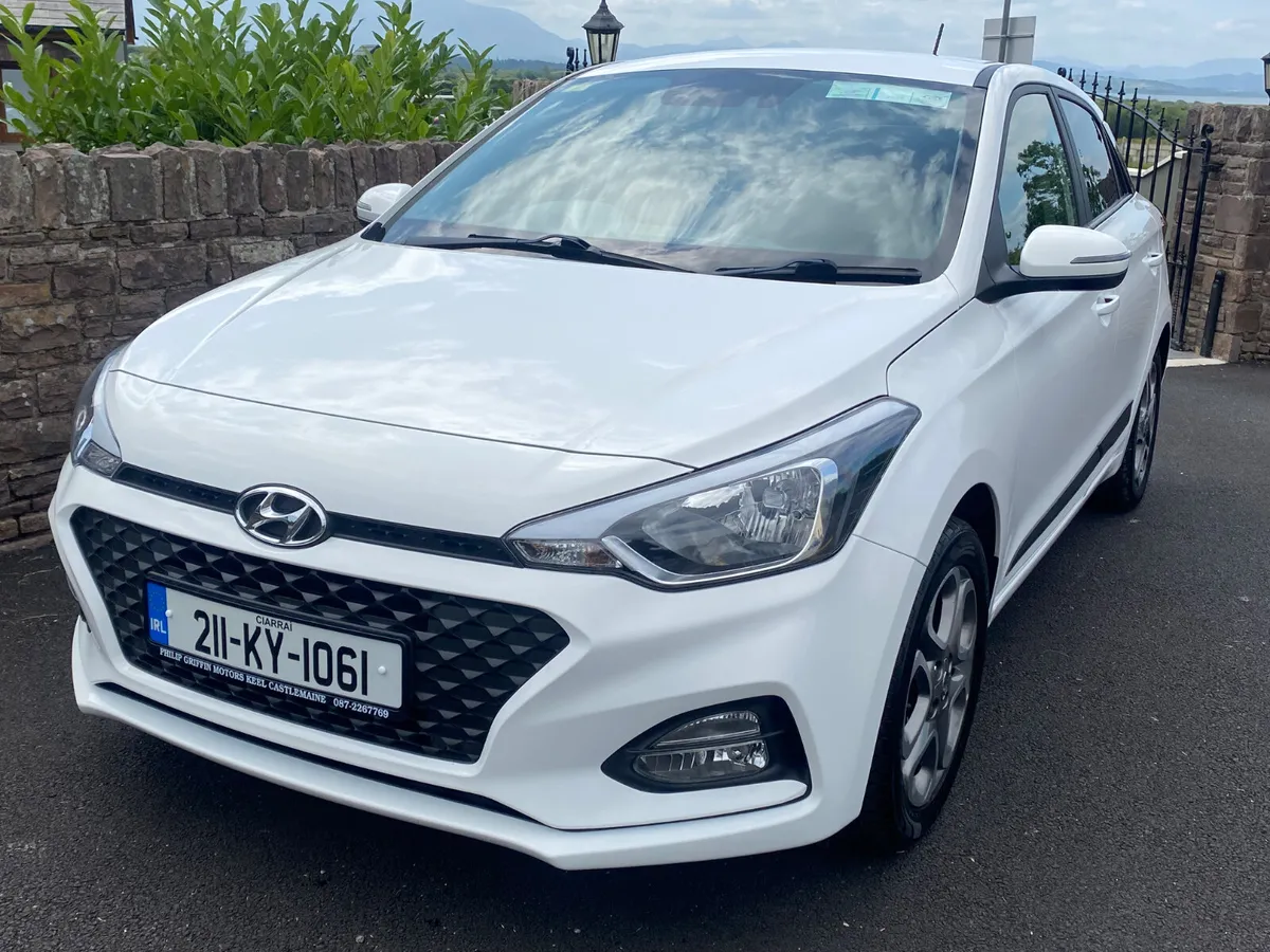 Hyundai i20 Deluxe Plus one owner from new - Image 3