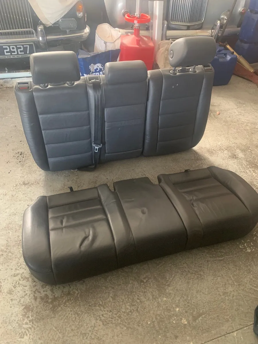 VW Touareg Rear Seats - Image 1