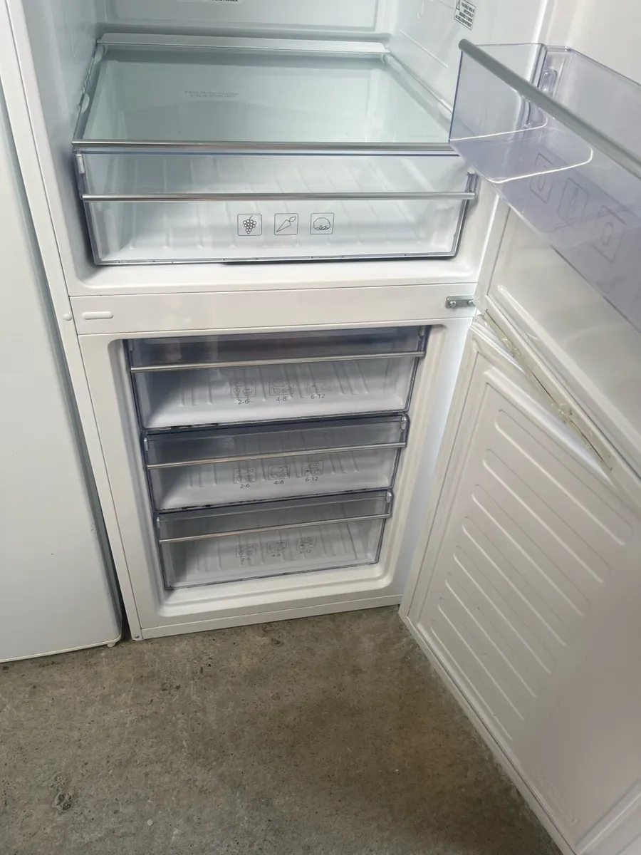 Beko fridge freezer - Image 4