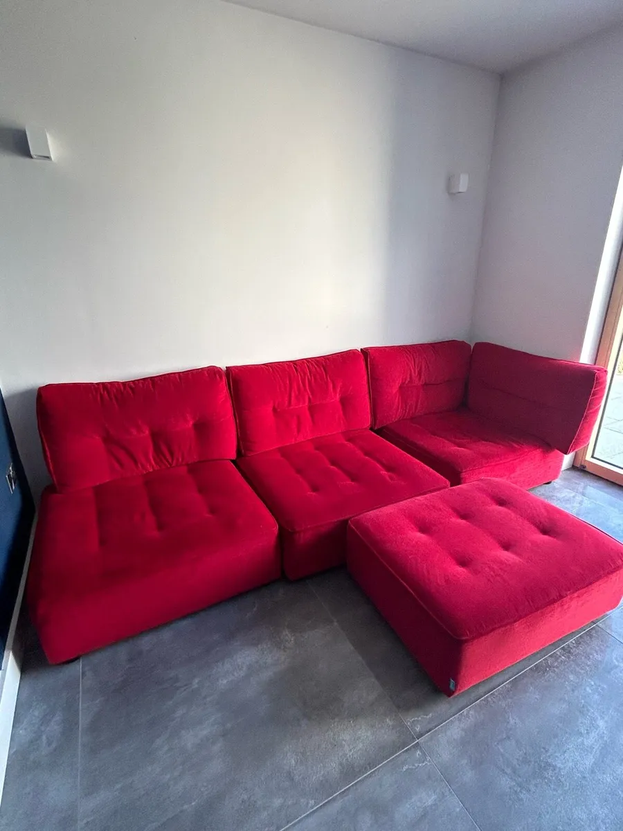 Fama Arianne Couch - Image 1