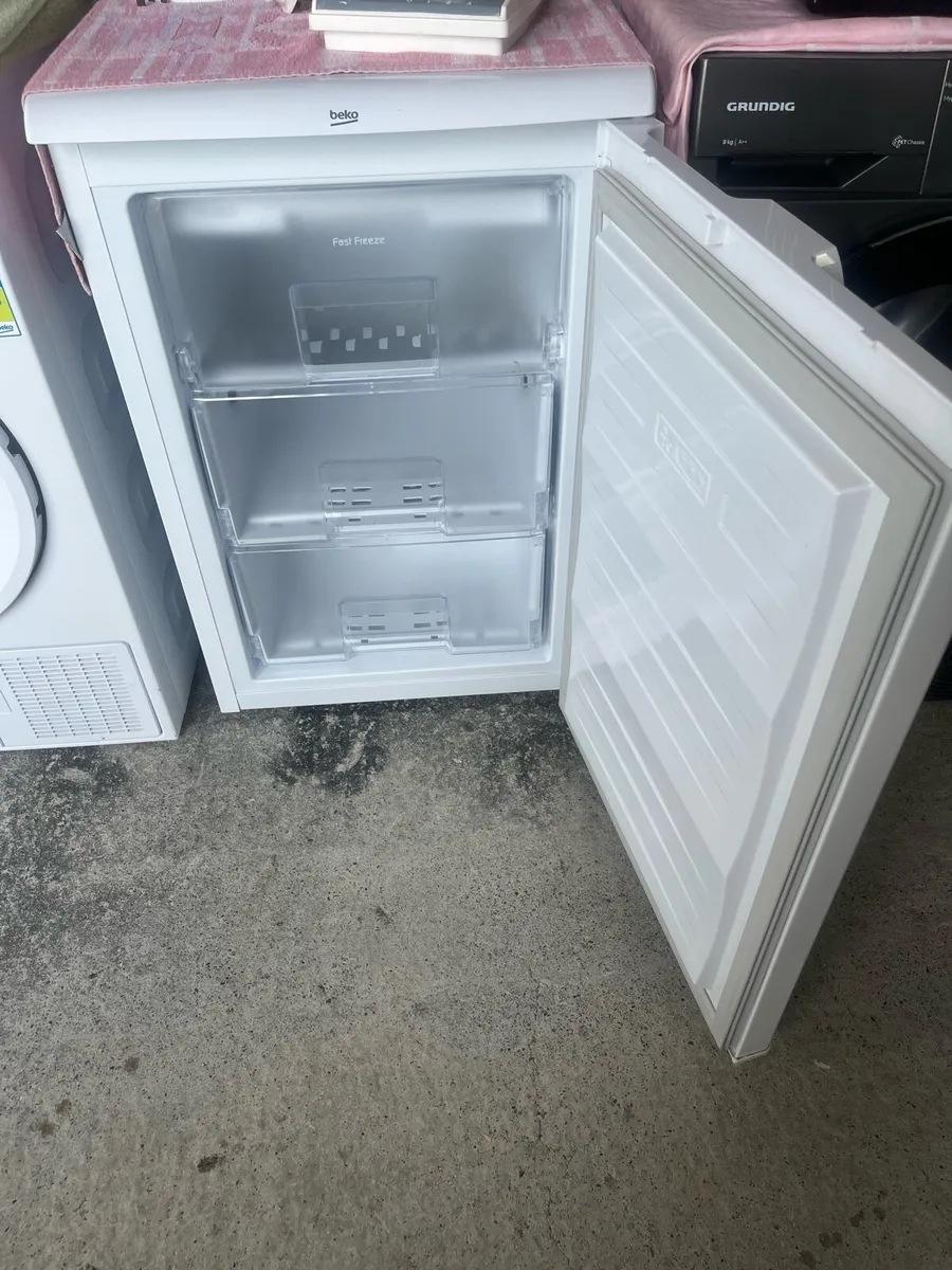 Under counter freezer - Image 2