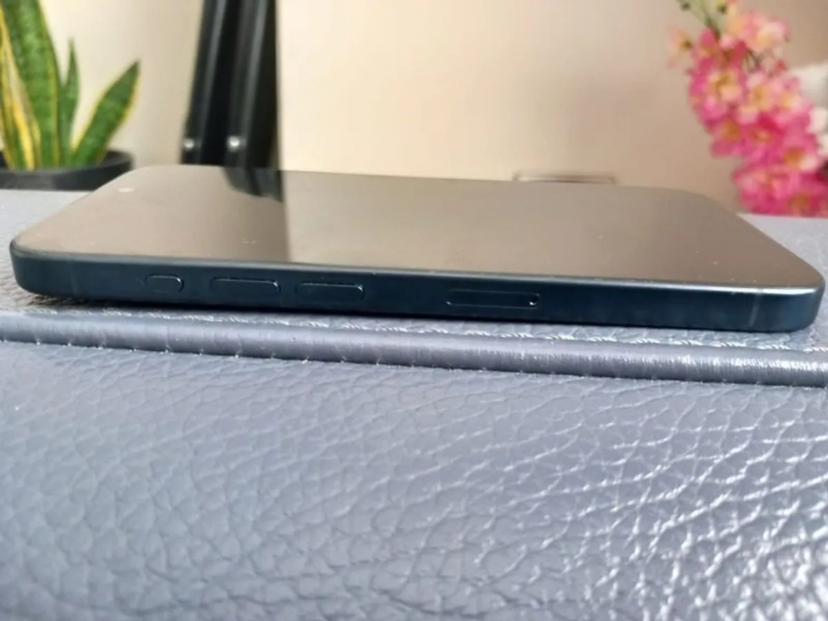 iPhone 15 Pro - Image 3