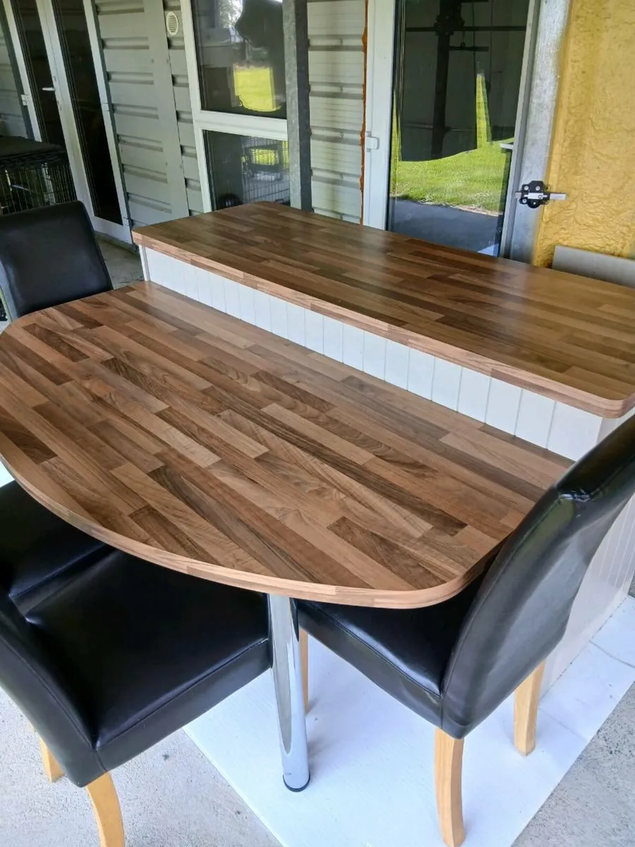 Kichen Island, table and chairs - Image 1