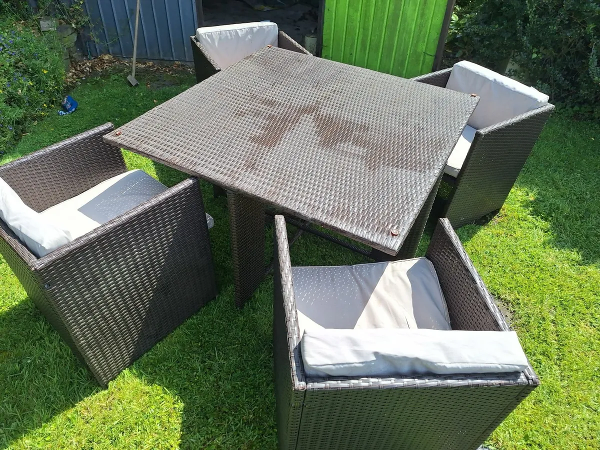 Garden furniture - Image 1