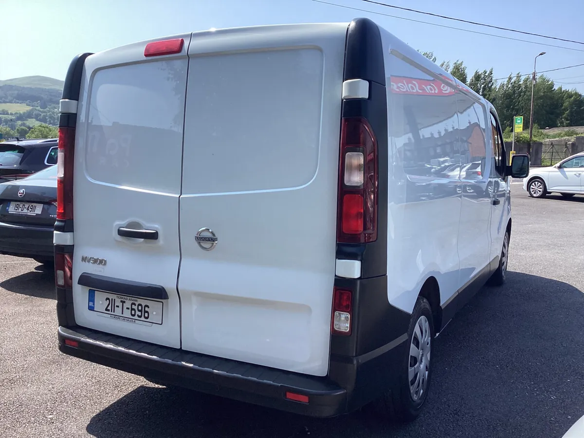 Nissan NV300 ** 1 OWNER * SAT NAV - Image 4