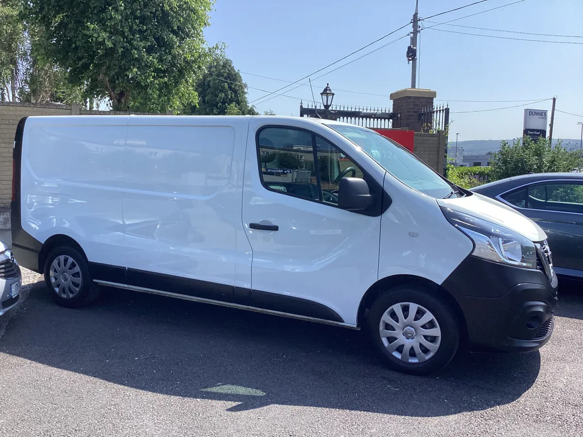 Nissan NV300 ** 1 OWNER * SAT NAV - Image 3