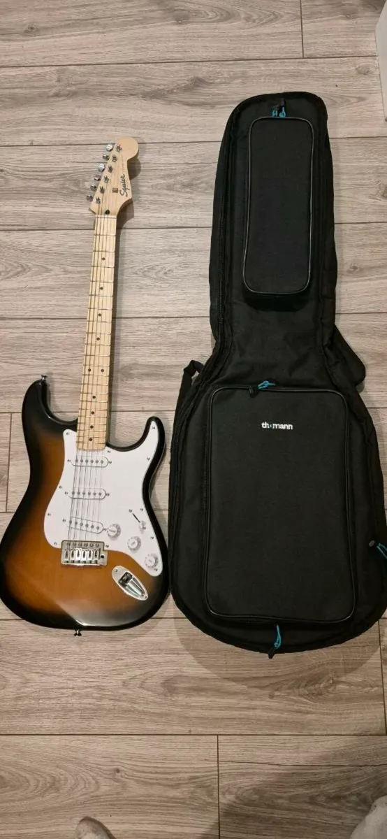 Squier Sonic Stratocaster with case included - Image 1