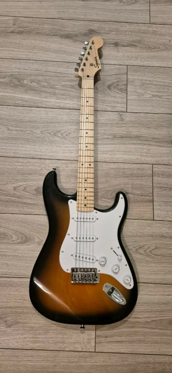 Squier Sonic Stratocaster with case included - Image 4