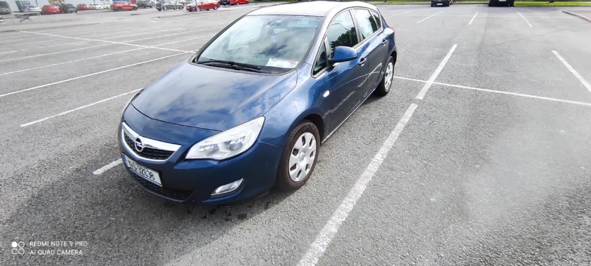 Opel Astra 2011 1.7D - Image 1