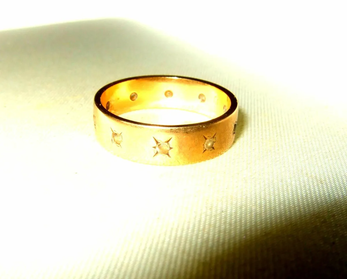 Vintage Hallmarked 9ct Gold/Diamond Ring - Image 3