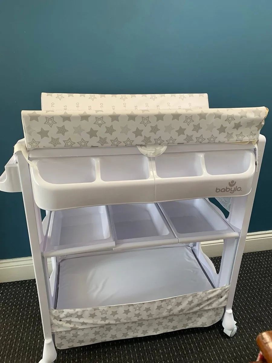 Baby Changing Table & bath with storage in wheels - Image 1