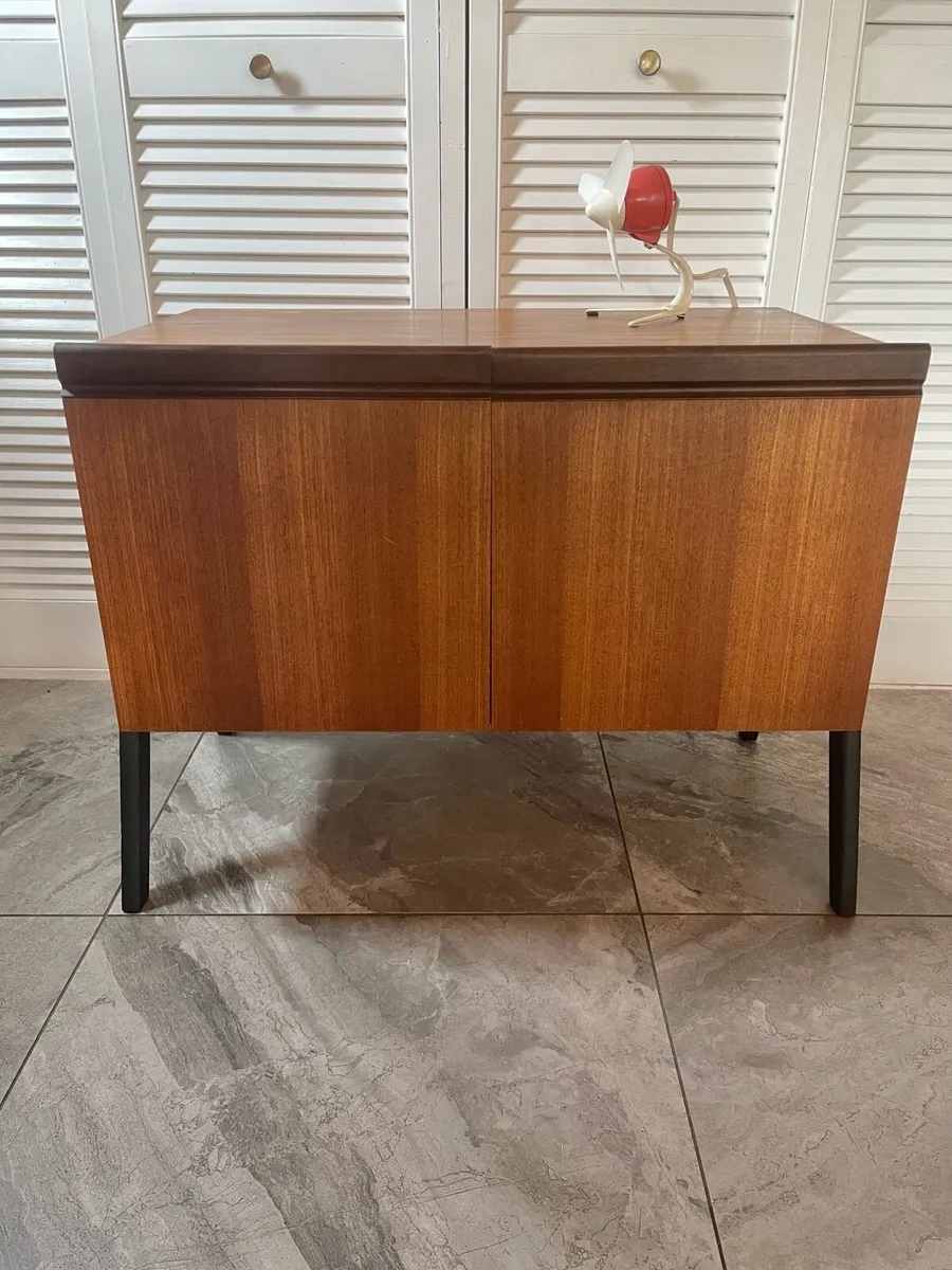 Mid century media chest - Image 1