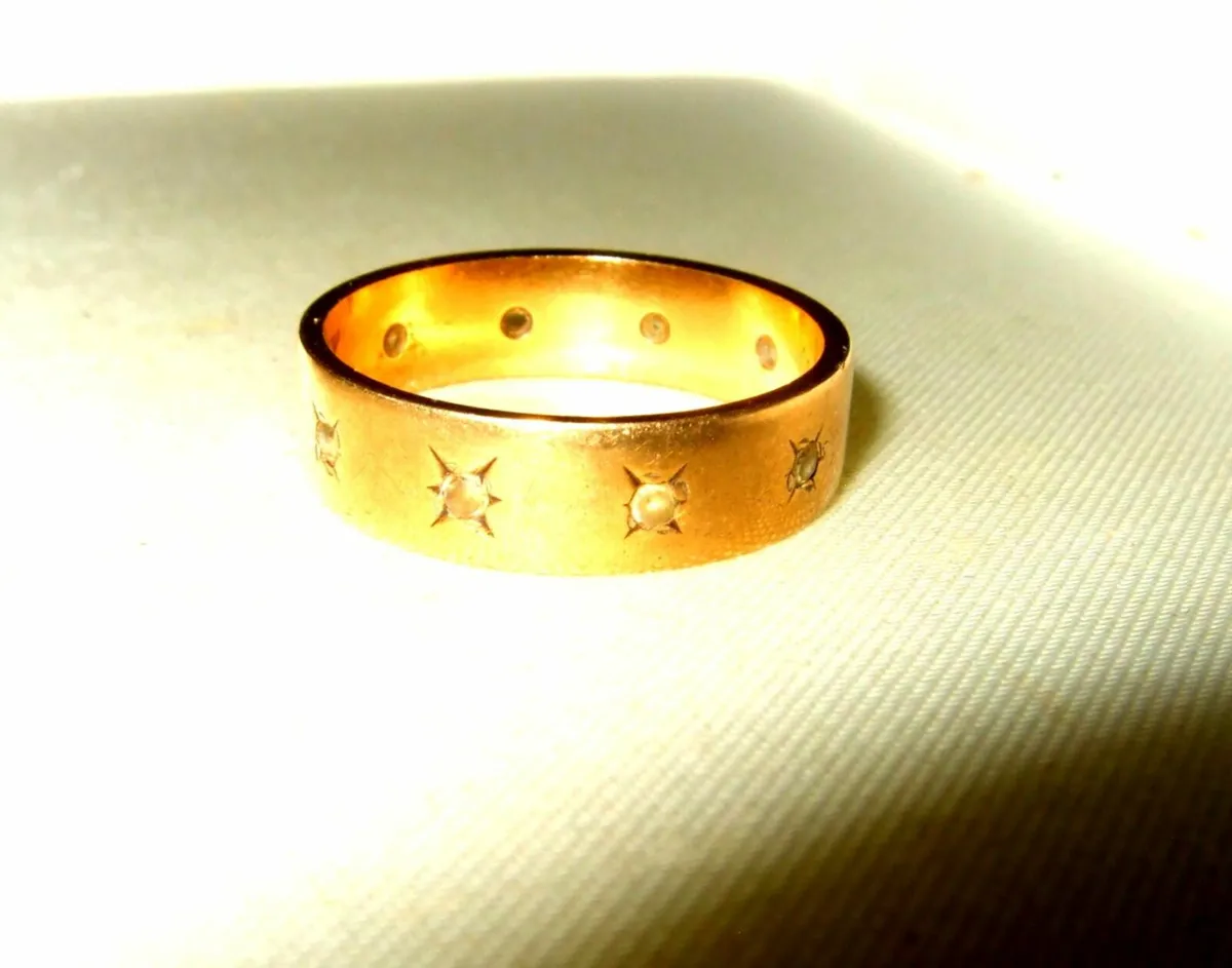 Vintage Hallmarked 9ct Gold/Diamond Ring - Image 1