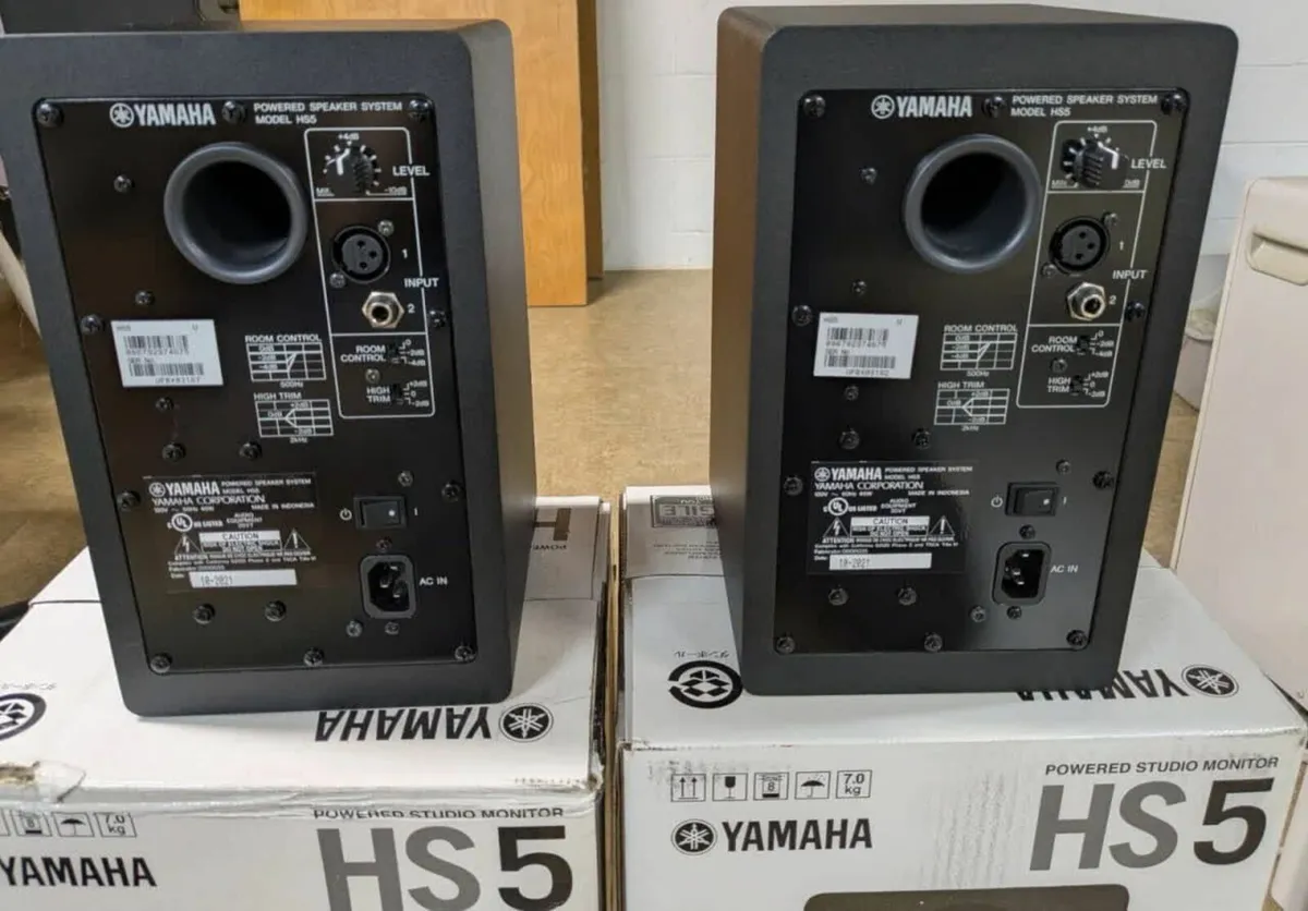 Yamaha HS5 powered monitor speakers, pair - Image 2