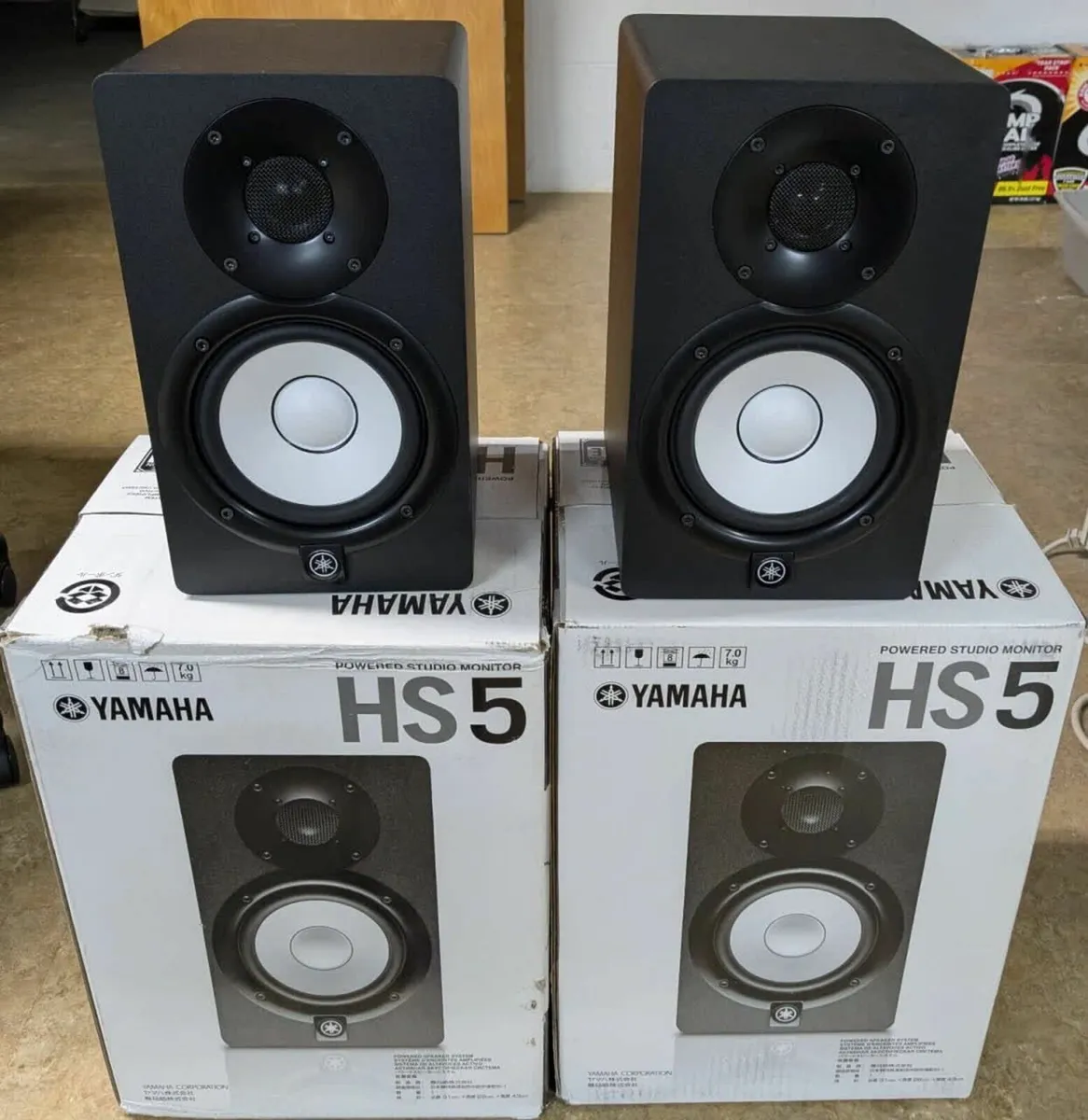 Yamaha HS5 powered monitor speakers, pair - Image 1