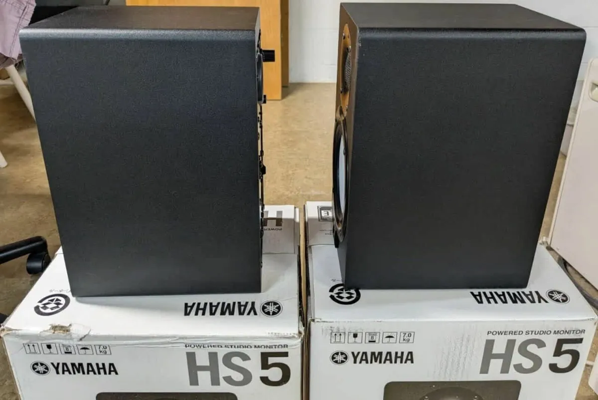 Yamaha HS5 powered monitor speakers, pair - Image 3