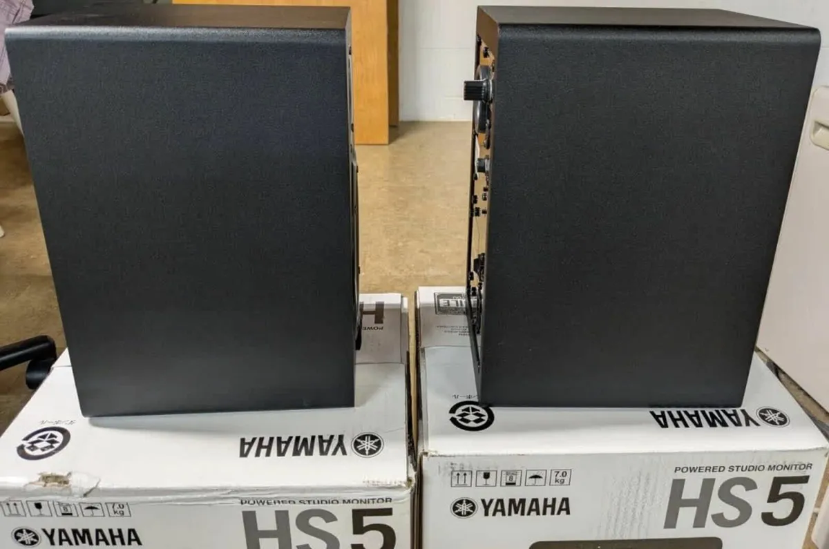 Yamaha HS5 powered monitor speakers, pair - Image 4