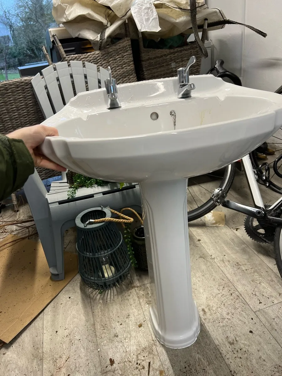 Bathroom sink - Image 2