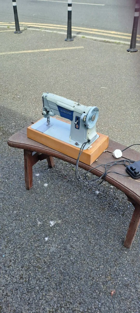 Vintage Singer Sewing Machine - Image 1