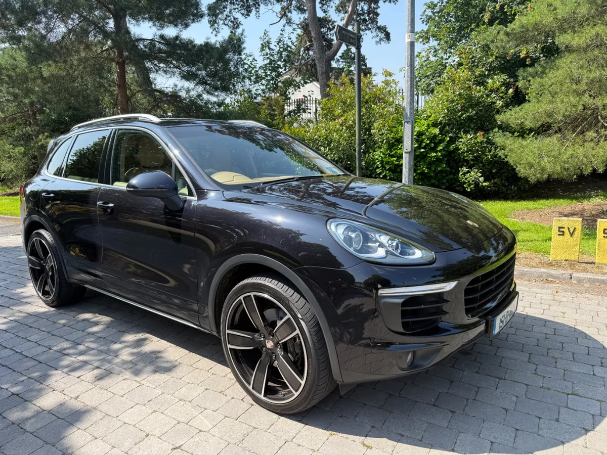 Porsche Cayenne 2015 only 98,000kms - Image 2