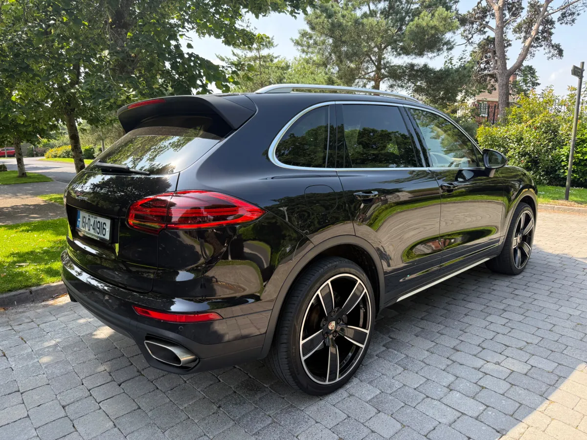 Porsche Cayenne 2015 only 98,000kms - Image 4