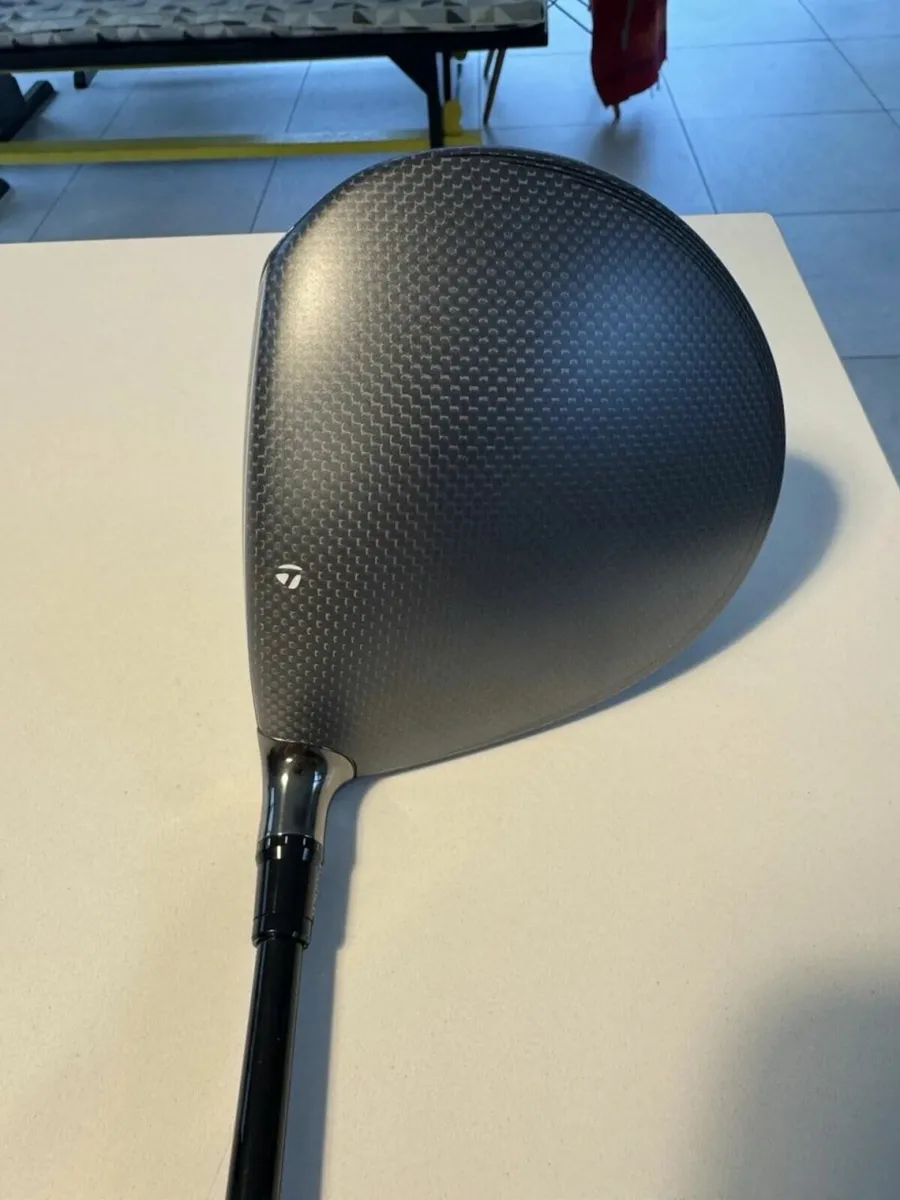 Taylormade Qi35 Driver 9.0 Stiff Flex Golf Club - Image 1
