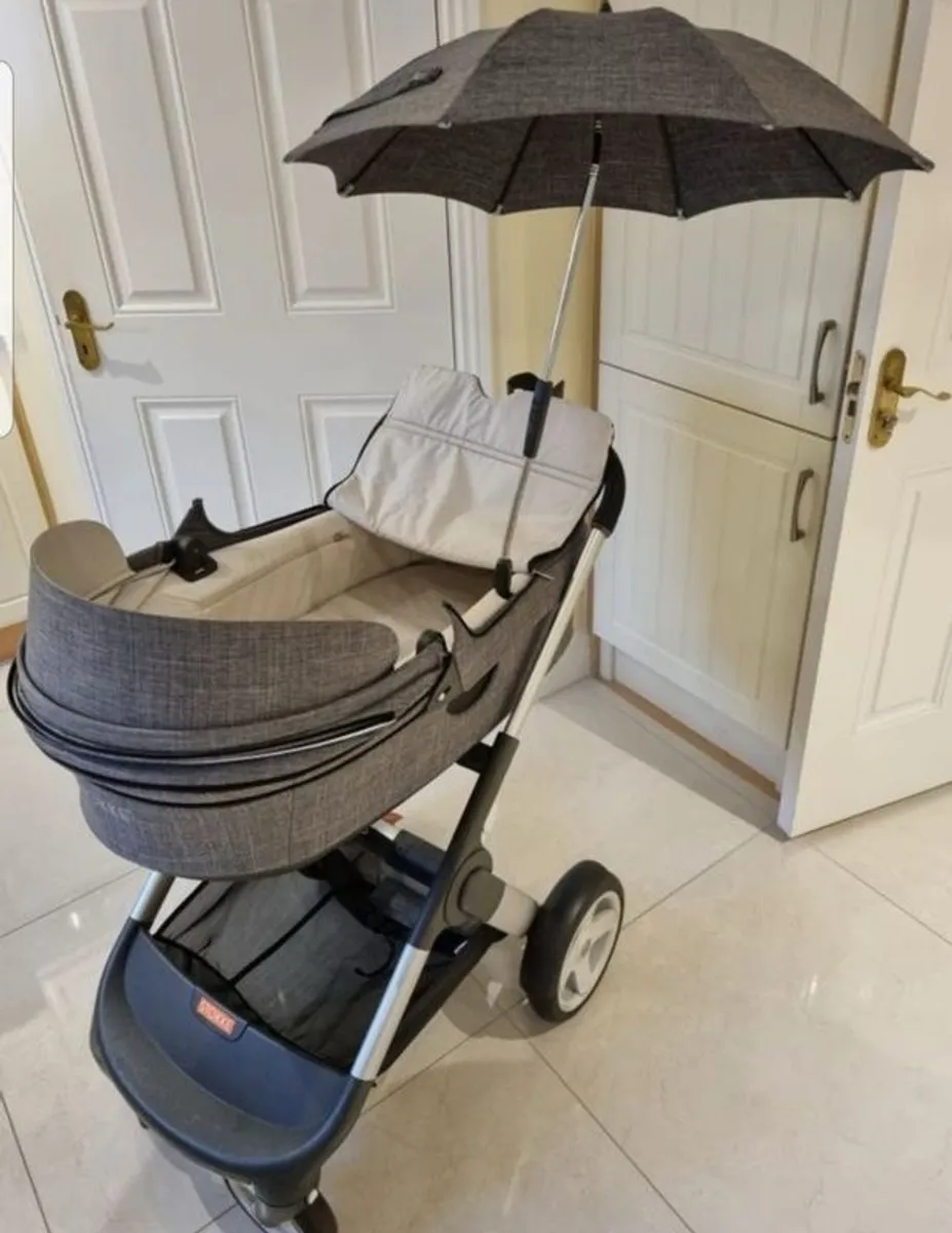 Stokke carrycot & stroller plus extras - Image 3